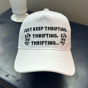 NWOT Women’s snap back trucker hat